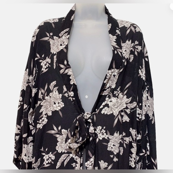 Spiritual Gangster Bathrobe Size OS Black Floral - Picture 5 of 10